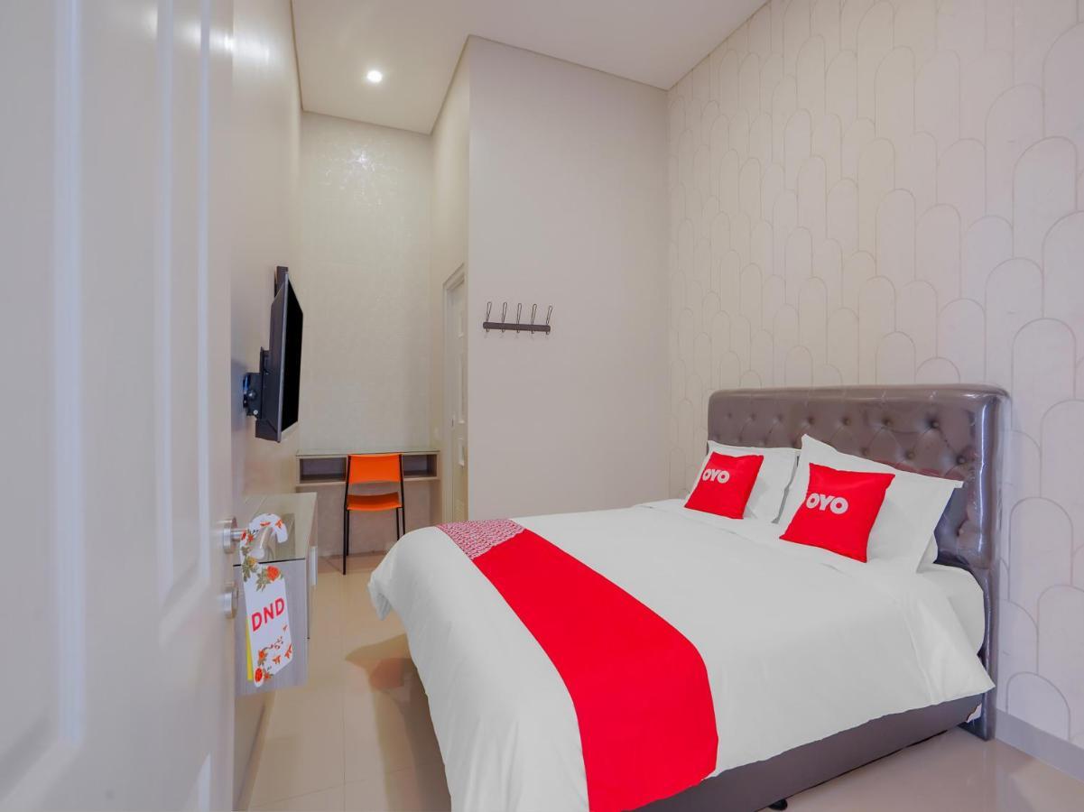 Super Oyo Capital O 90336 Olive Guest House Сурабая Экстерьер фото